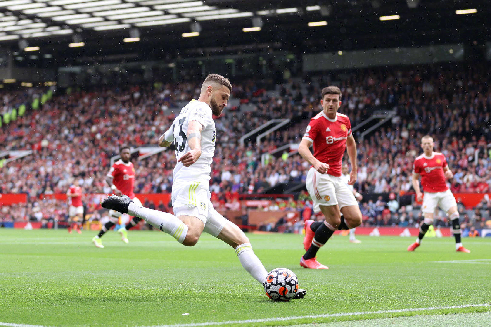 记者：拜仁后卫伊藤洋辉在受伤后首次恢复了有球训练