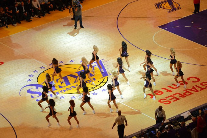 足坛消息：英超曼联以2比2 踢和利兹联队